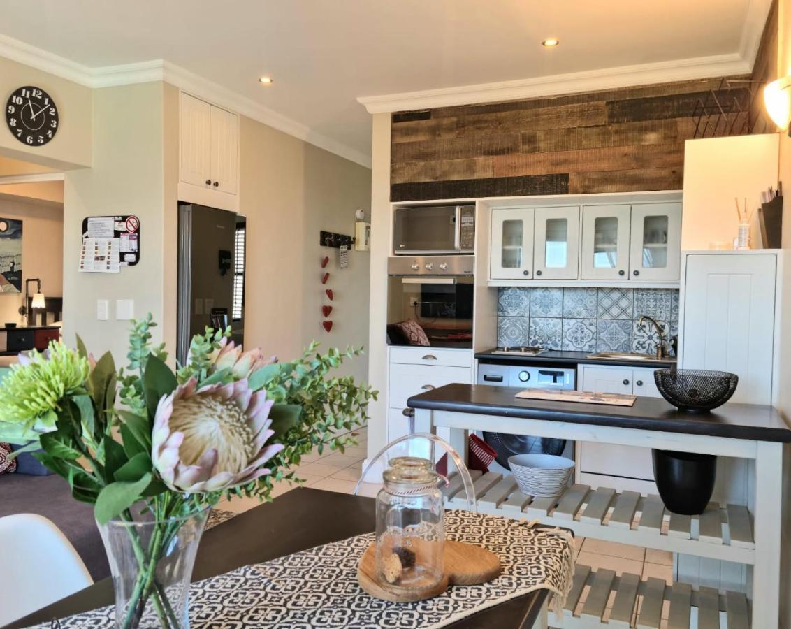 Apartment18Lifestyle Gordons Bay Beachfront Bagian luar foto